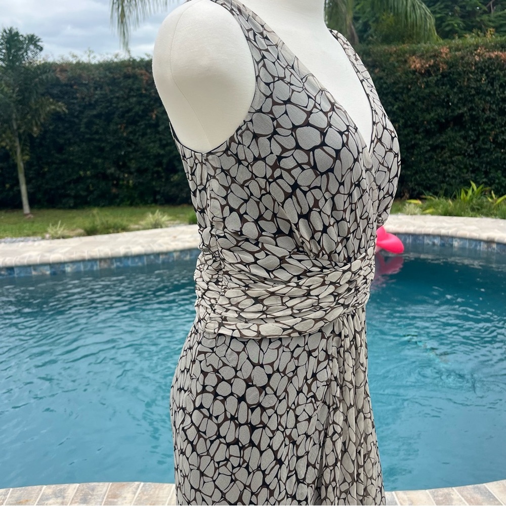 London Times Black and Cream Sleeveless Midi Dress